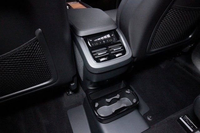 Used 2025 Volvo XC90 B6 Plus w/ Protection Package Premier image 7