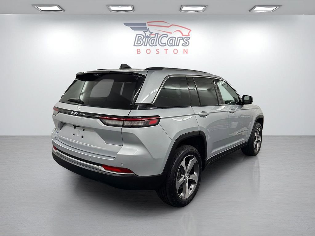 Used 2022 Jeep Grand Cherokee Limited 4xe w/ Luxury Tech Group II AWD/4WD image 4