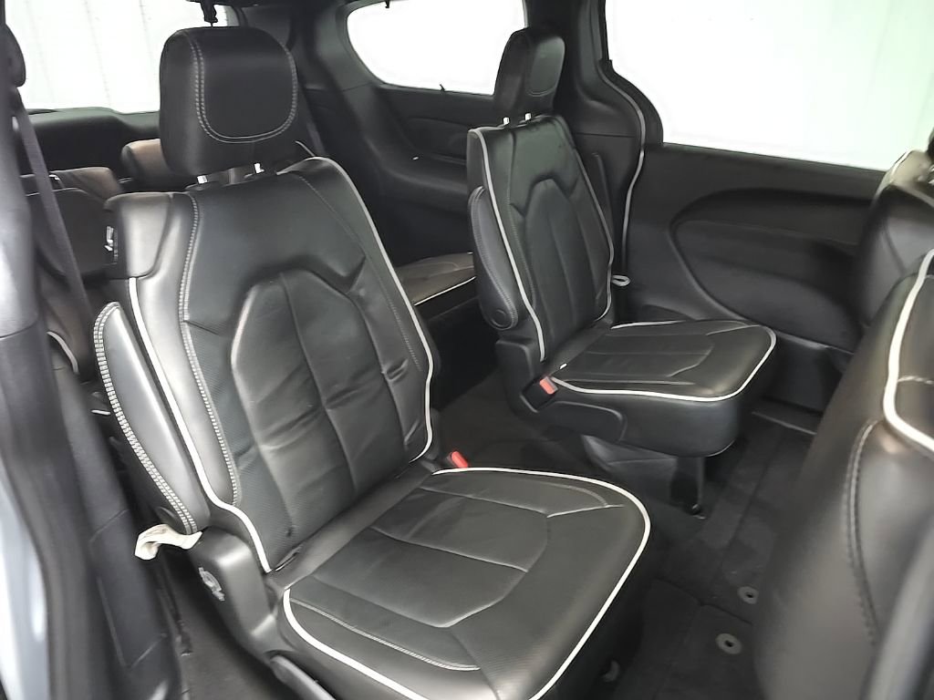 Used 2022 Chrysler Pacifica Limited w/ S Appearance Package image 17