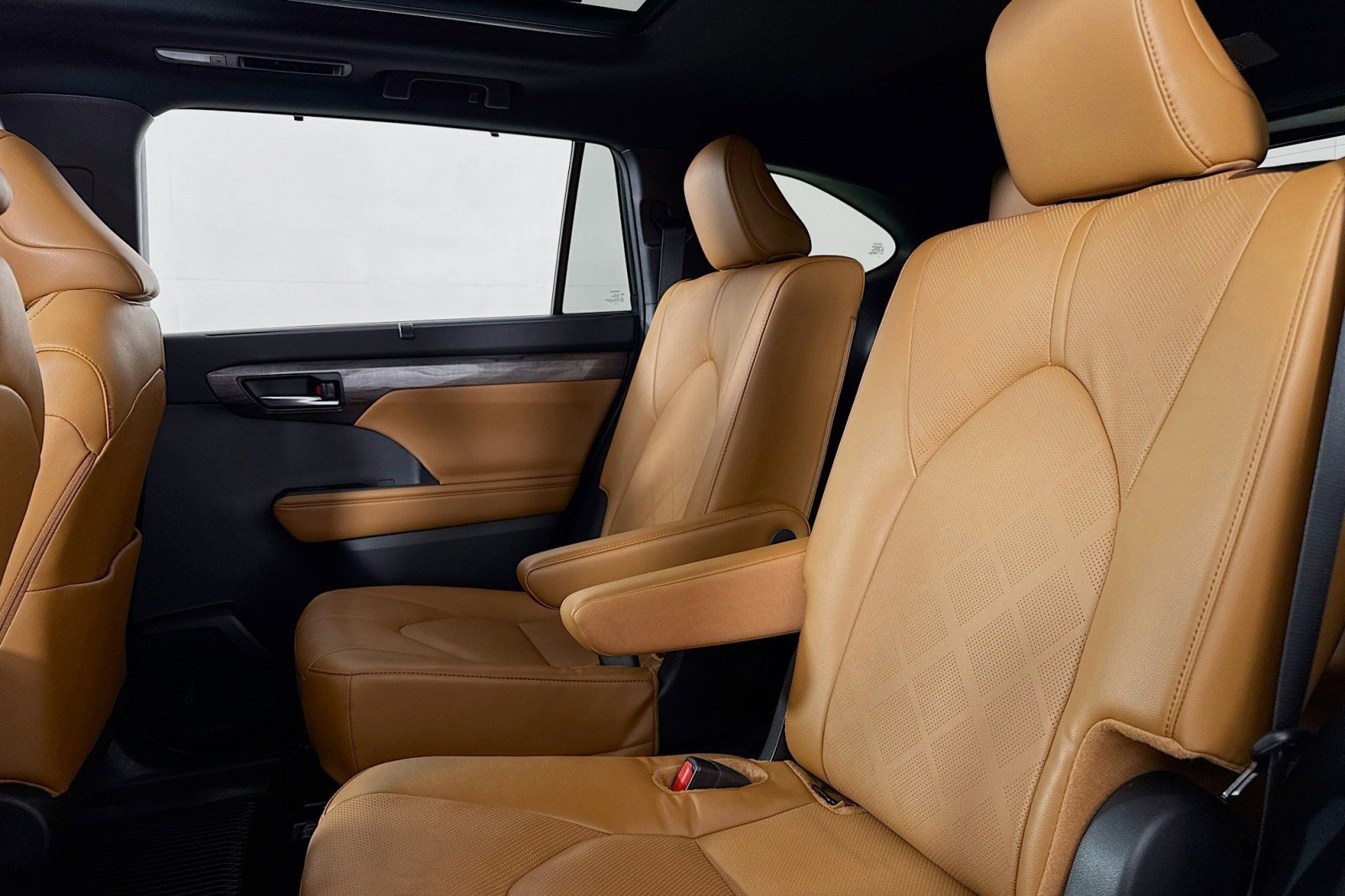 Used 2024 Toyota Highlander Platinum image 8