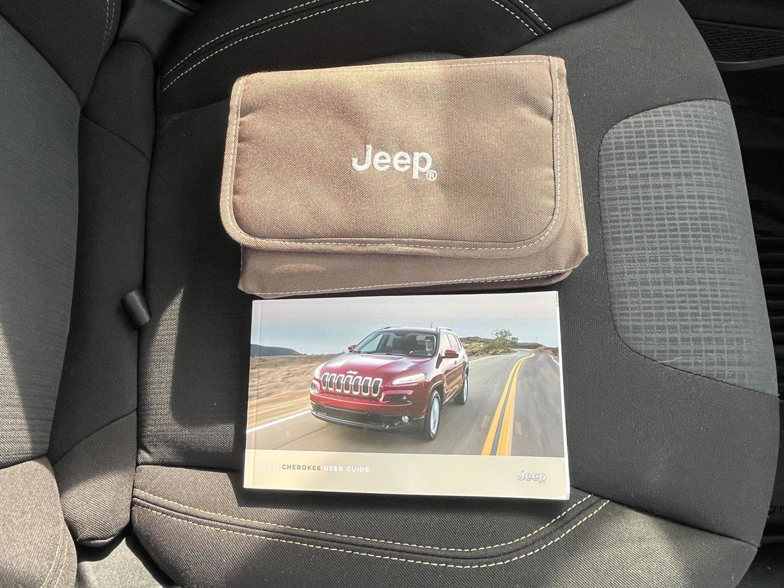 Used 2017 Jeep Cherokee Latitude image 26