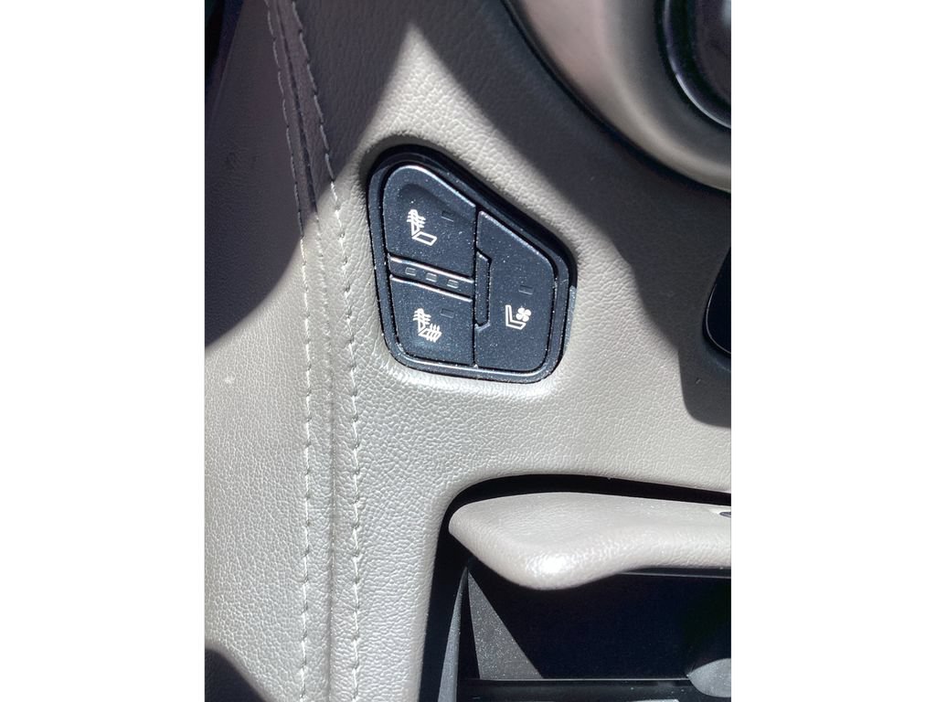 Used 2018 GMC Yukon Denali AWD/4WD image 50