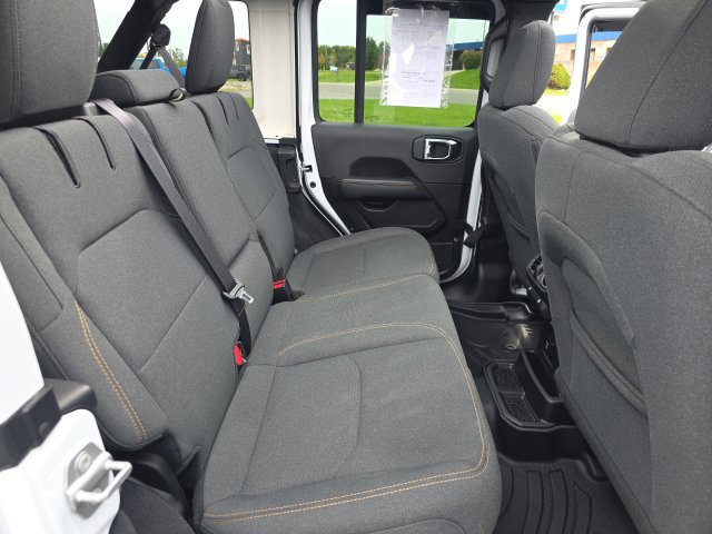 Used 2025 Jeep Wrangler Unlimited Sahara w/ Safety Group AWD/4WD image 33
