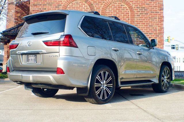 Used 2018 Lexus LX 570 4WD w/ Luxury Package image 5