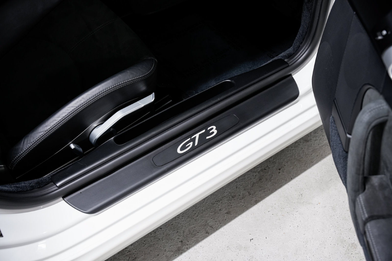 Used 2010 Porsche 911 GT3 RWD image 24