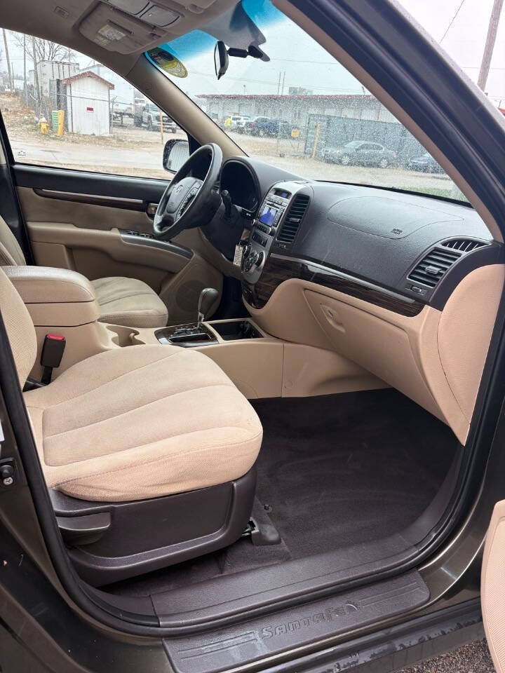 Used 2011 Hyundai Santa Fe GLS FWD image 9