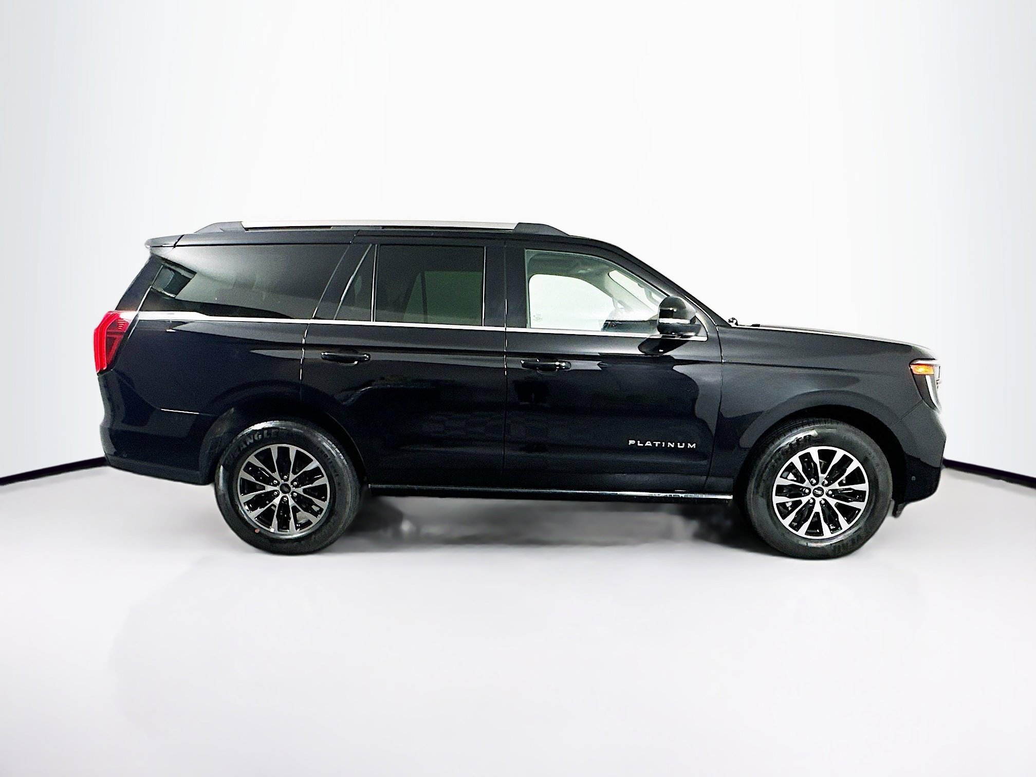 Used 2025 Ford Expedition Platinum image 10