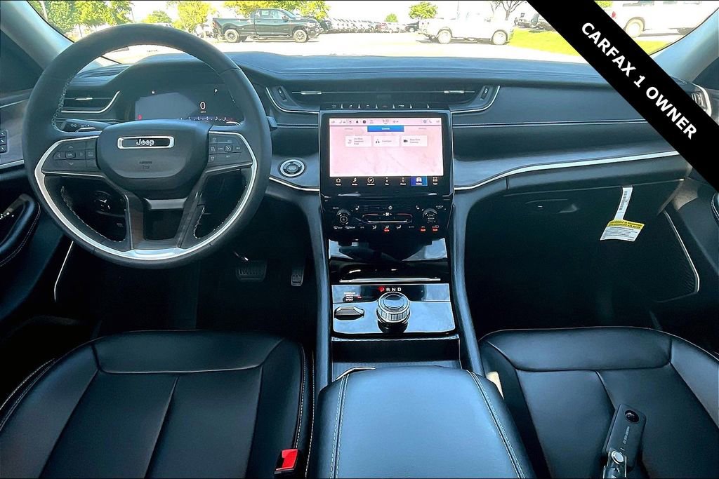 Used 2024 Jeep Grand Cherokee L Limited AWD/4WD image 4