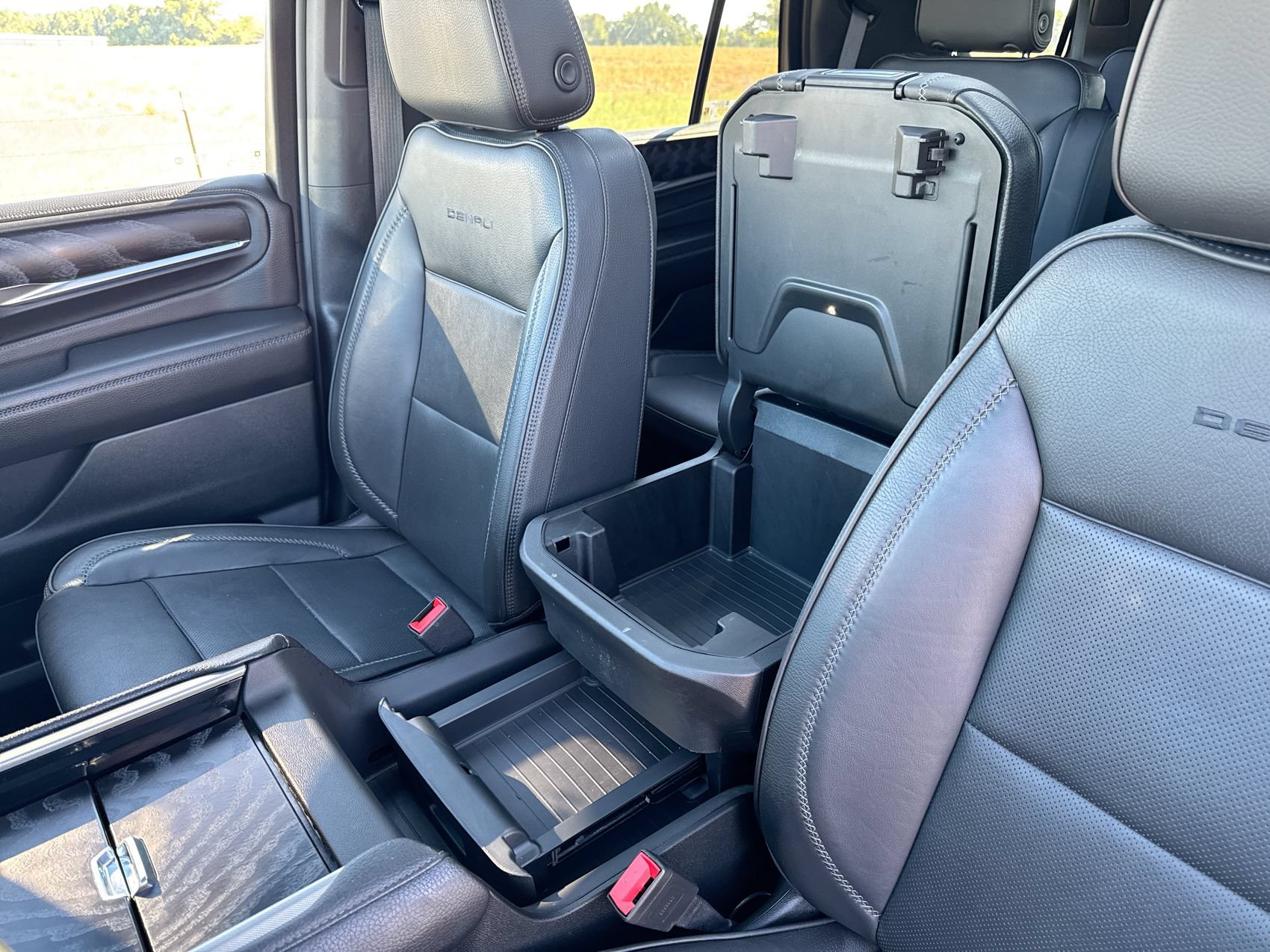 Used 2024 GMC Yukon Denali AWD/4WD image 23
