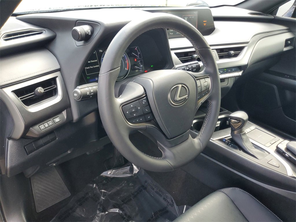 Used 2019 Lexus UX 200 image 16
