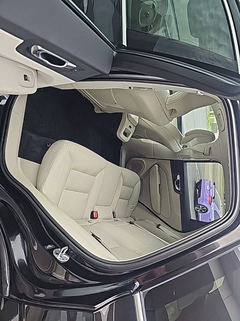 Used 2023 Volvo XC60 B5 Core w/ Climate Package image 7