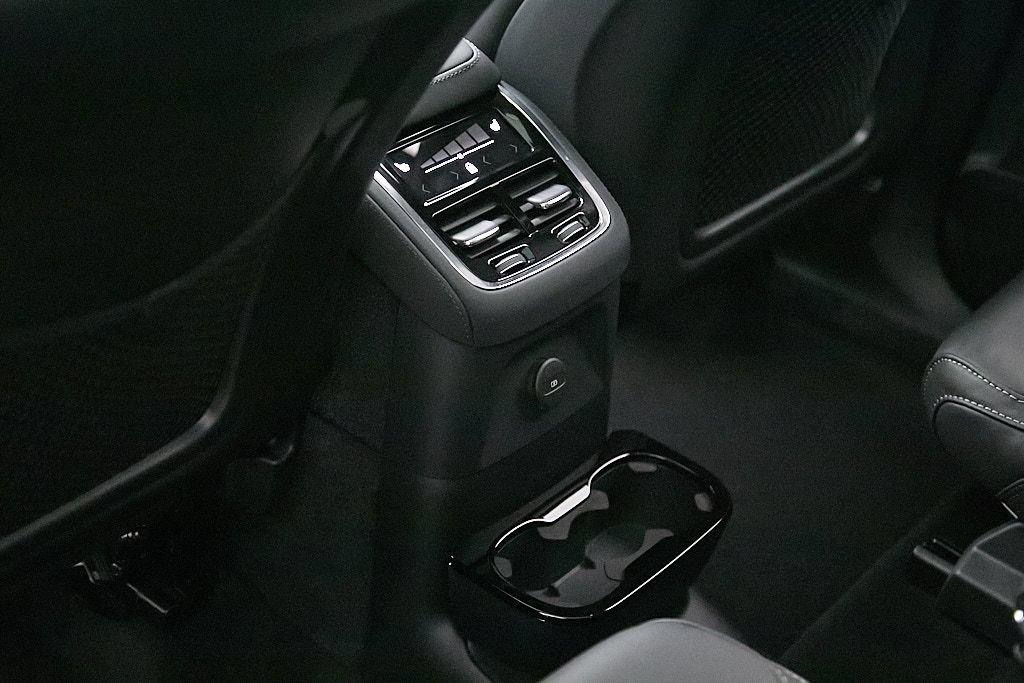 Certified 2025 Volvo XC90 T8 Ultra AWD/4WD image 24