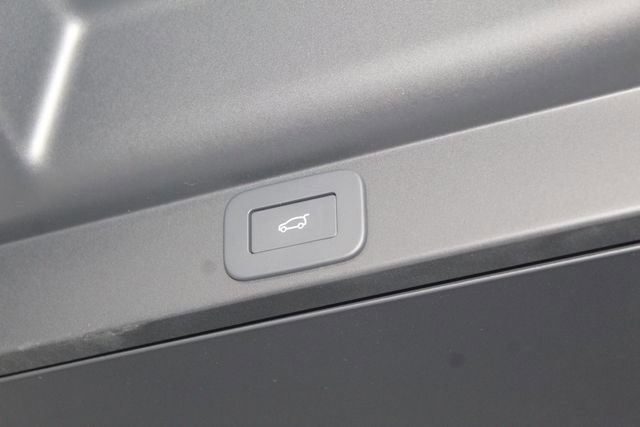 New 2026 Land Rover Range Rover Long Wheelbase SE image 13