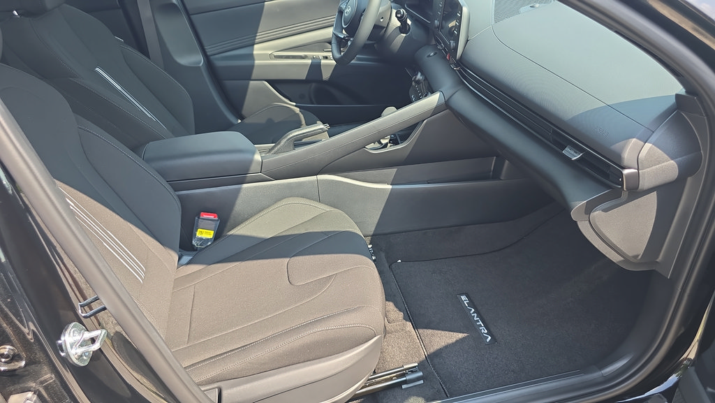 New 2026 Hyundai Elantra Sport FWD image 13