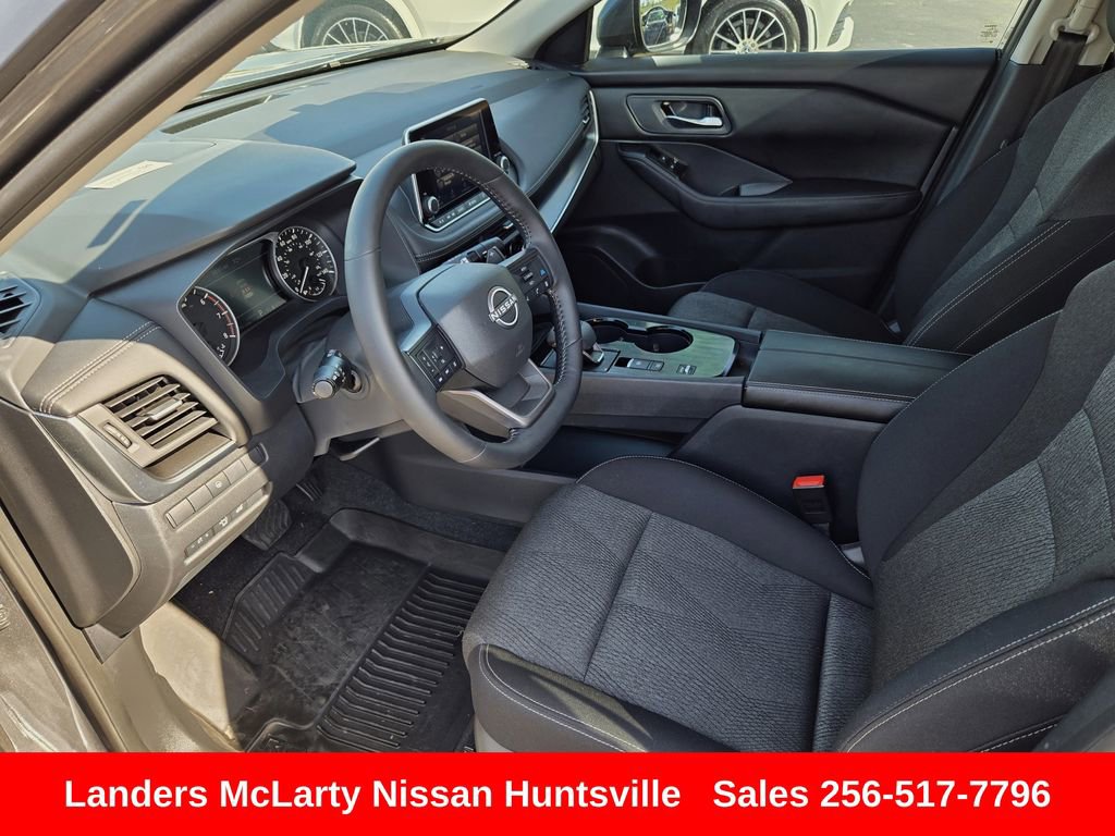 Used 2025 Nissan Rogue SV FWD image 17