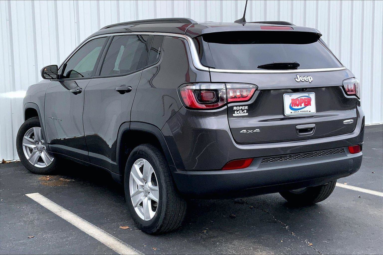 Used 2022 Jeep Compass Latitude image 10