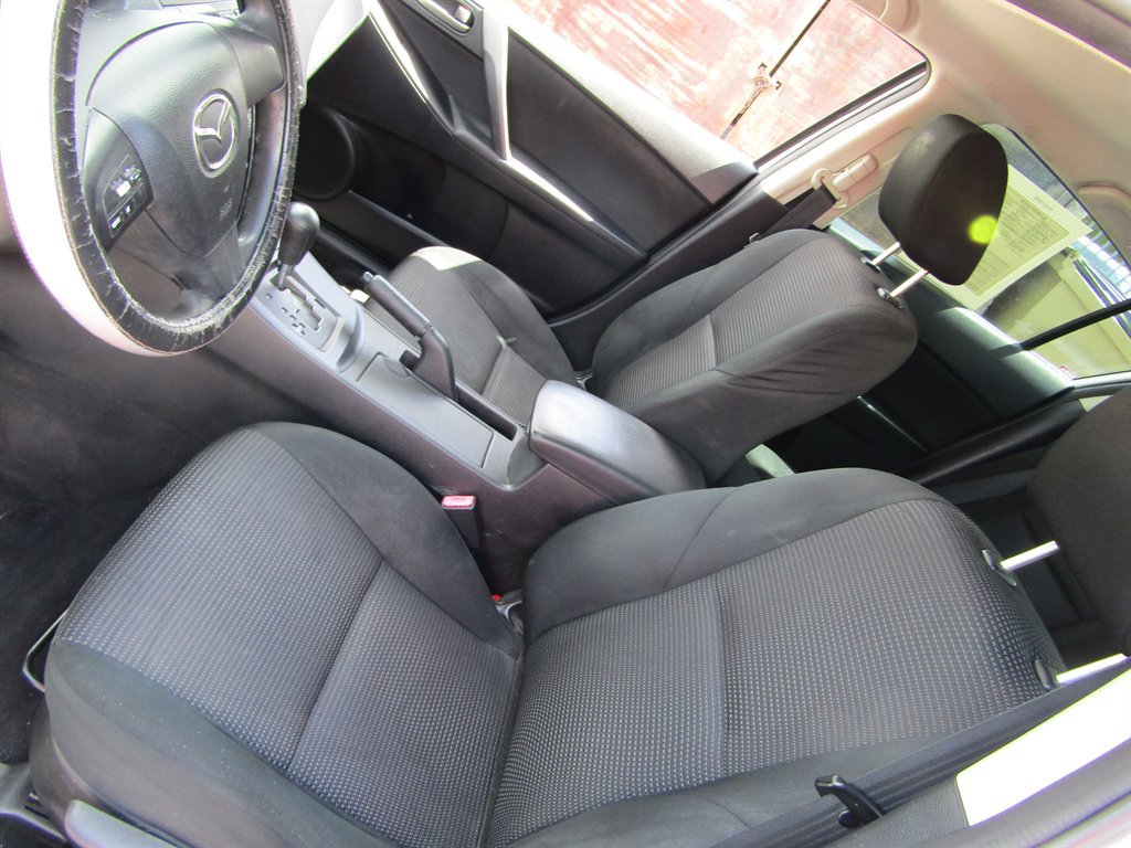 Used 2013 MAZDA MAZDA3 i SV w/ Convenience Pkg image 9
