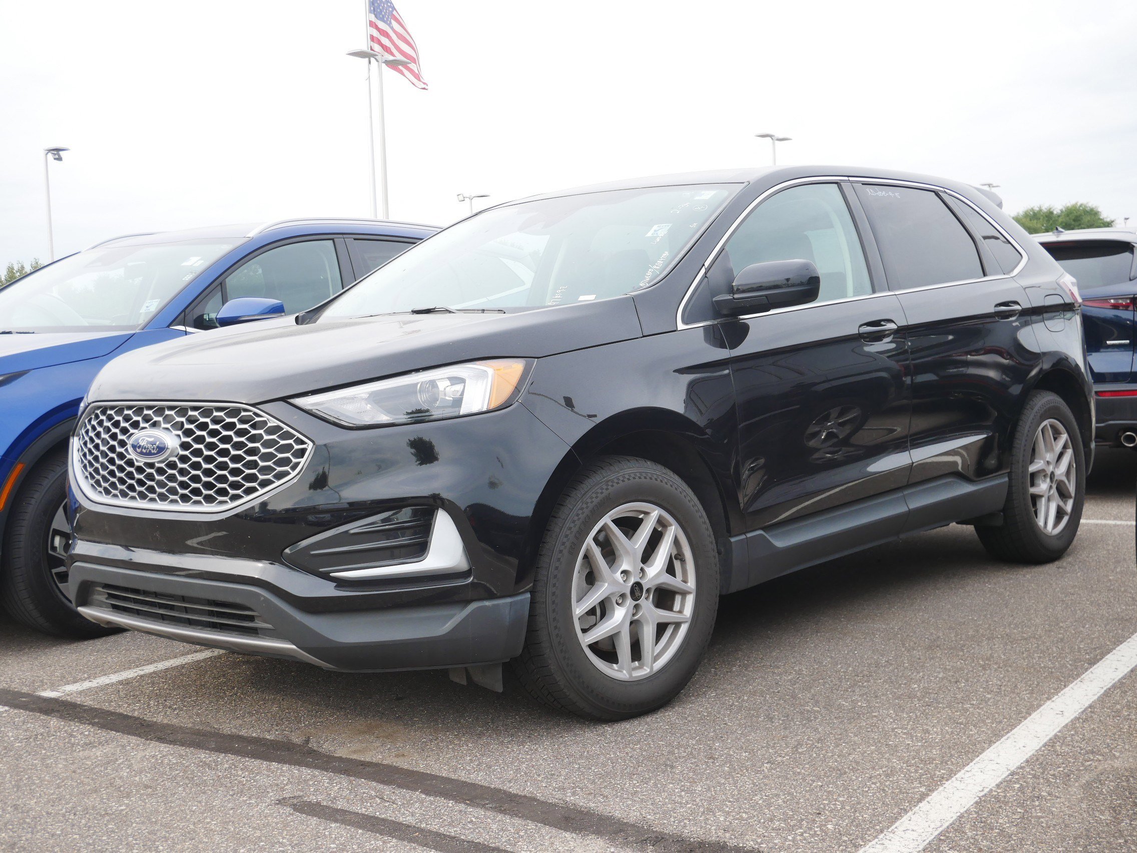 Used 2024 Ford Edge SEL image 3