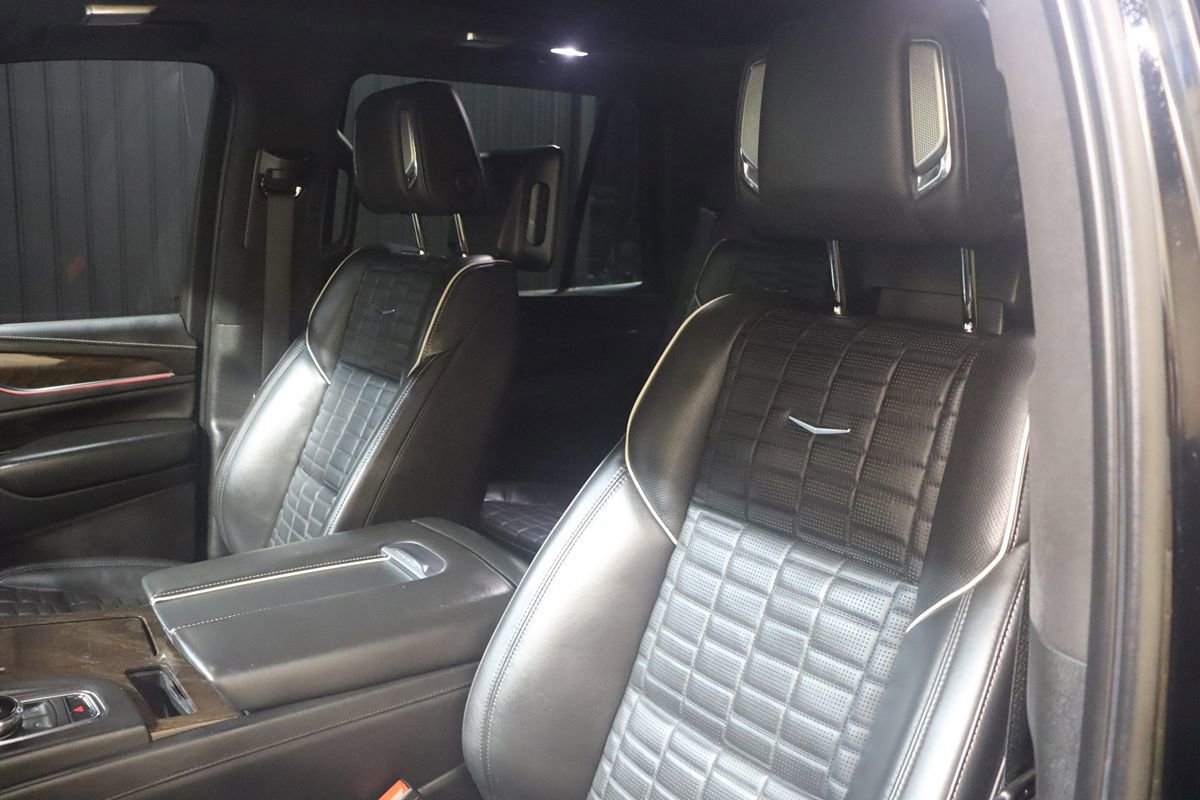 Used 2022 Cadillac Escalade Sport Platinum w/ LPO, ONYX Package image 32
