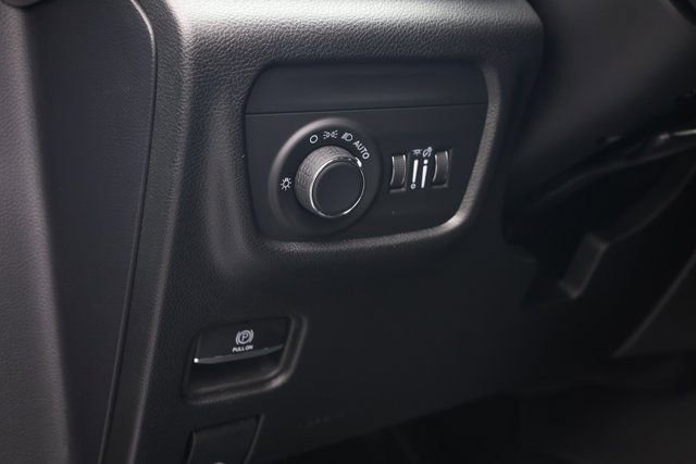 Used 2025 Jeep Grand Cherokee L Laredo w/ Luxury Tech Group I image 12