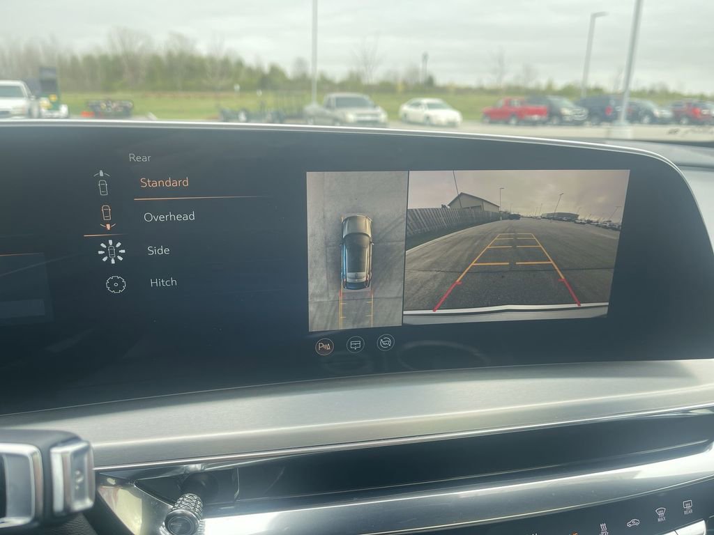 Certified 2024 Cadillac Lyriq Luxury AWD/4WD image 28