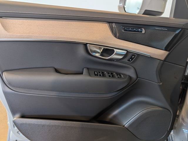 New 2026 Volvo XC90 B6 Plus w/ Protection Package Premier AWD/4WD image 9