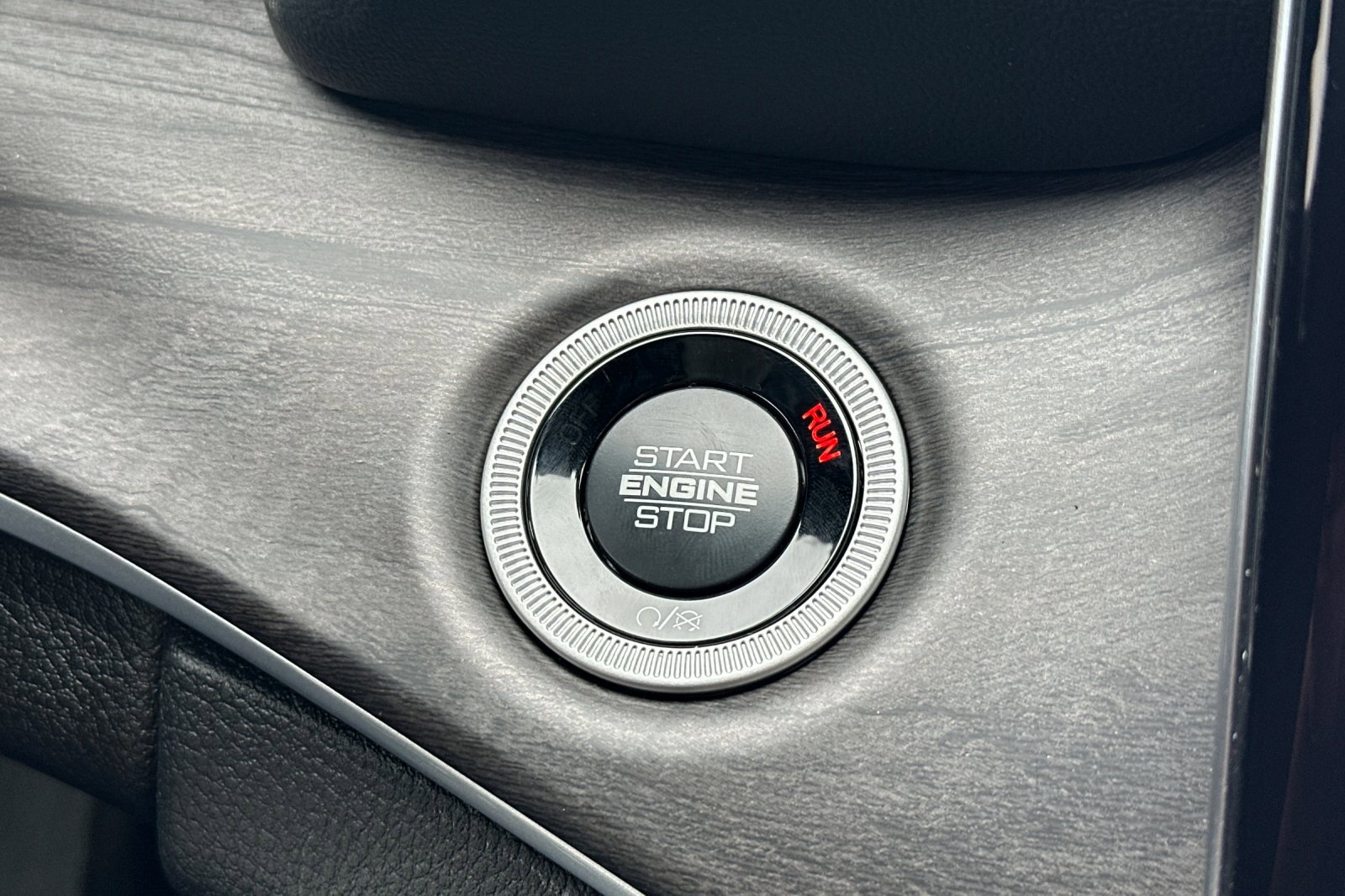 New 2025 Jeep Grand Cherokee L Limited w/ Black Appearance Package image 23