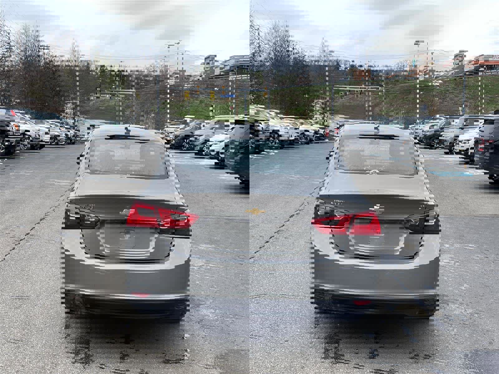 Used 2017 Chevrolet Malibu LT image 4