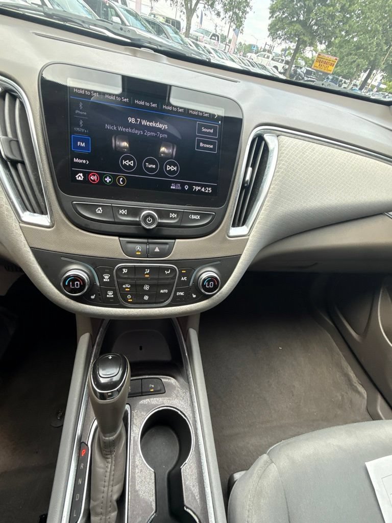Used 2020 Chevrolet Malibu LT FWD image 18