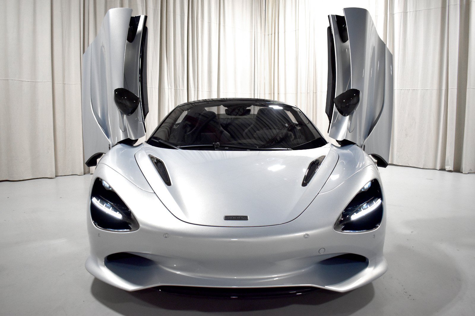 Used 2025 McLaren 750S Spider RWD image 15