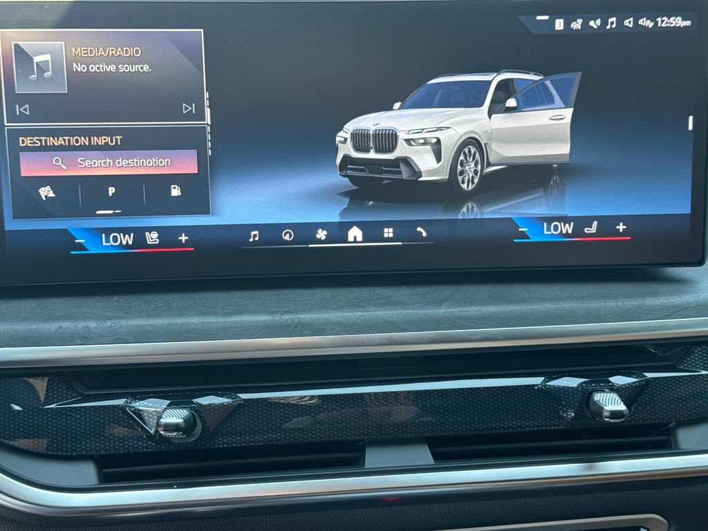 Used 2026 BMW X7 xDrive40i w/ M Sport Package AWD/4WD image 32