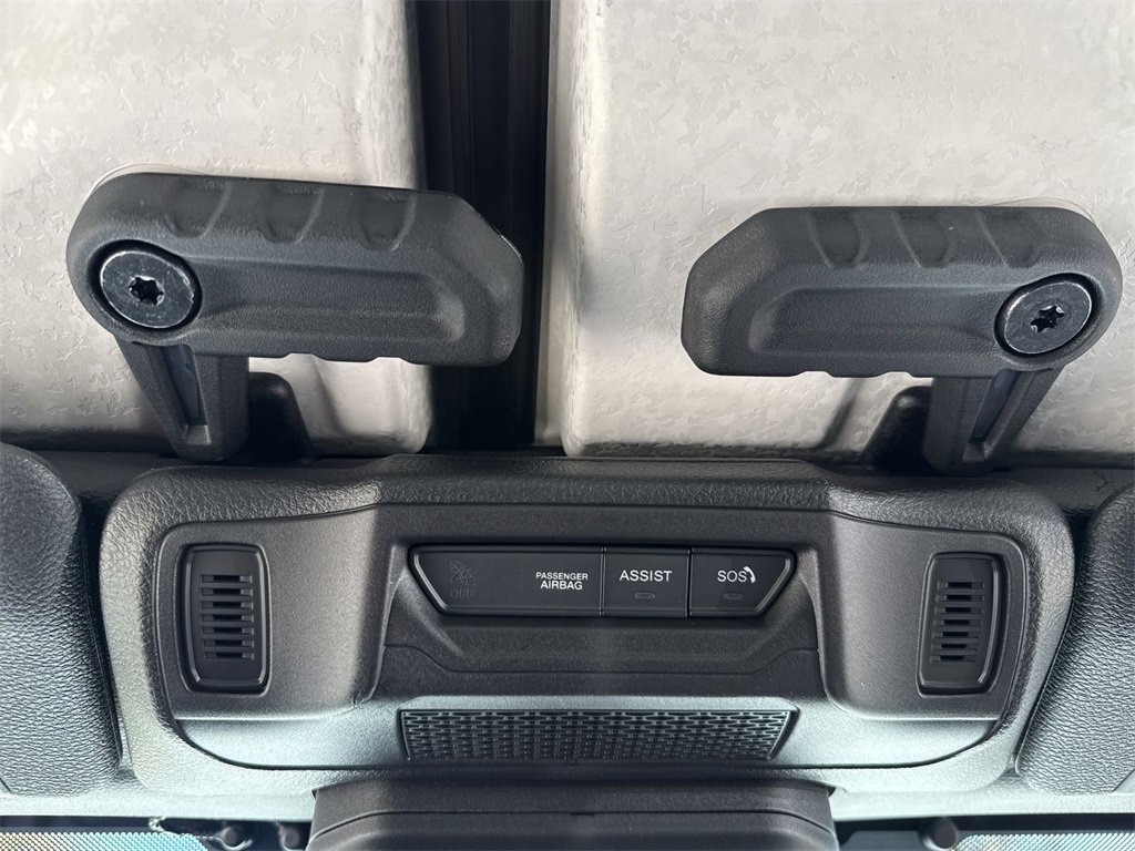 New 2025 Jeep Gladiator Mojave image 16