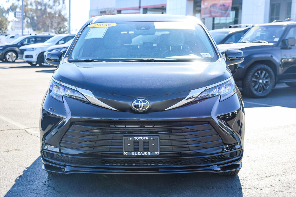 Certified 2026 Toyota Sienna LE image 20