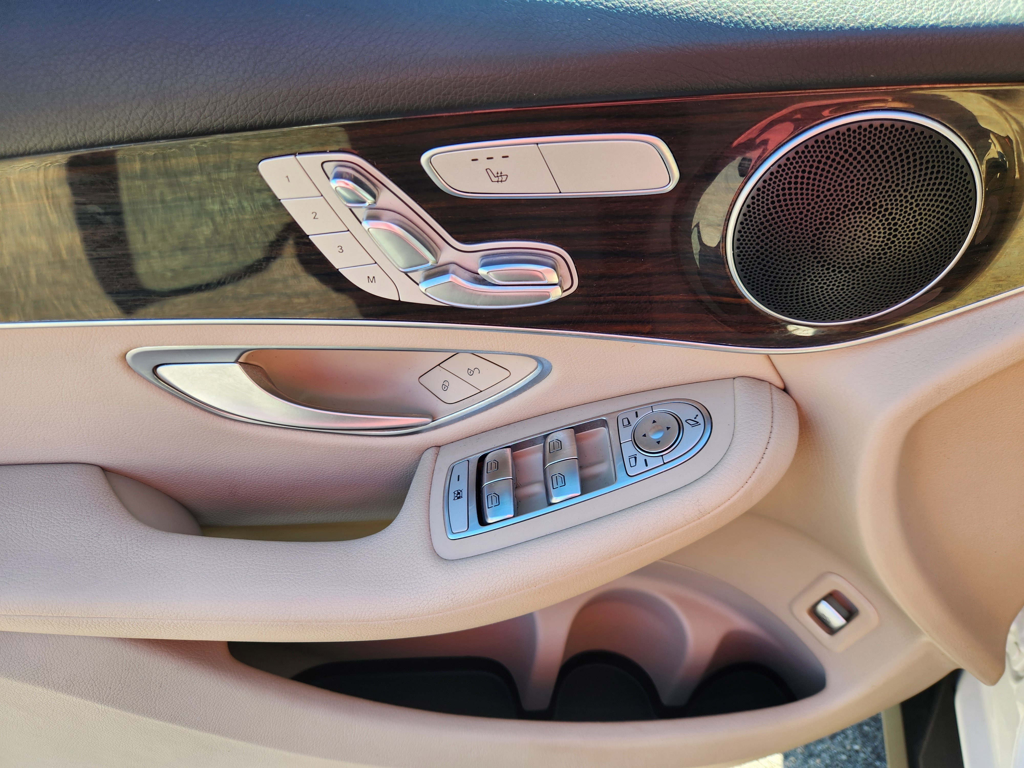 Used 2021 Mercedes-Benz GLC 300 4MATIC image 17