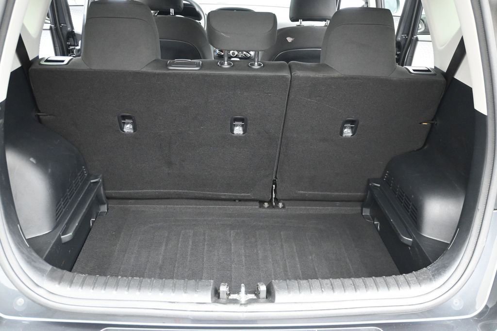 Used 2024 Kia Soul LX w/ Option Group 015 FWD image 11