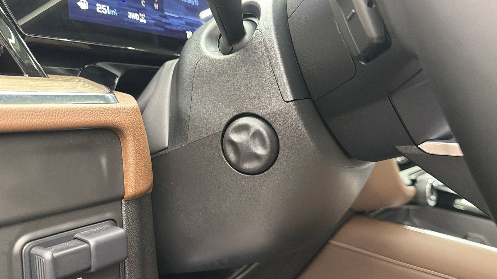 Used 2025 Chevrolet Suburban High Country image 26