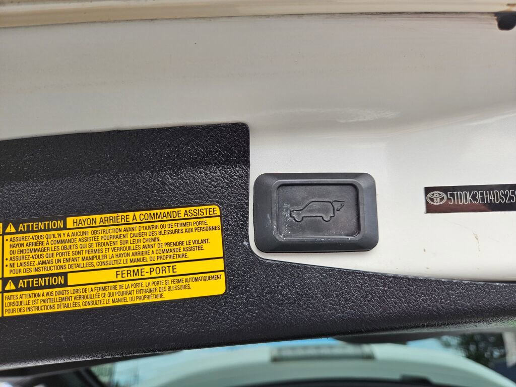 Used 2013 Toyota Highlander Limited image 19