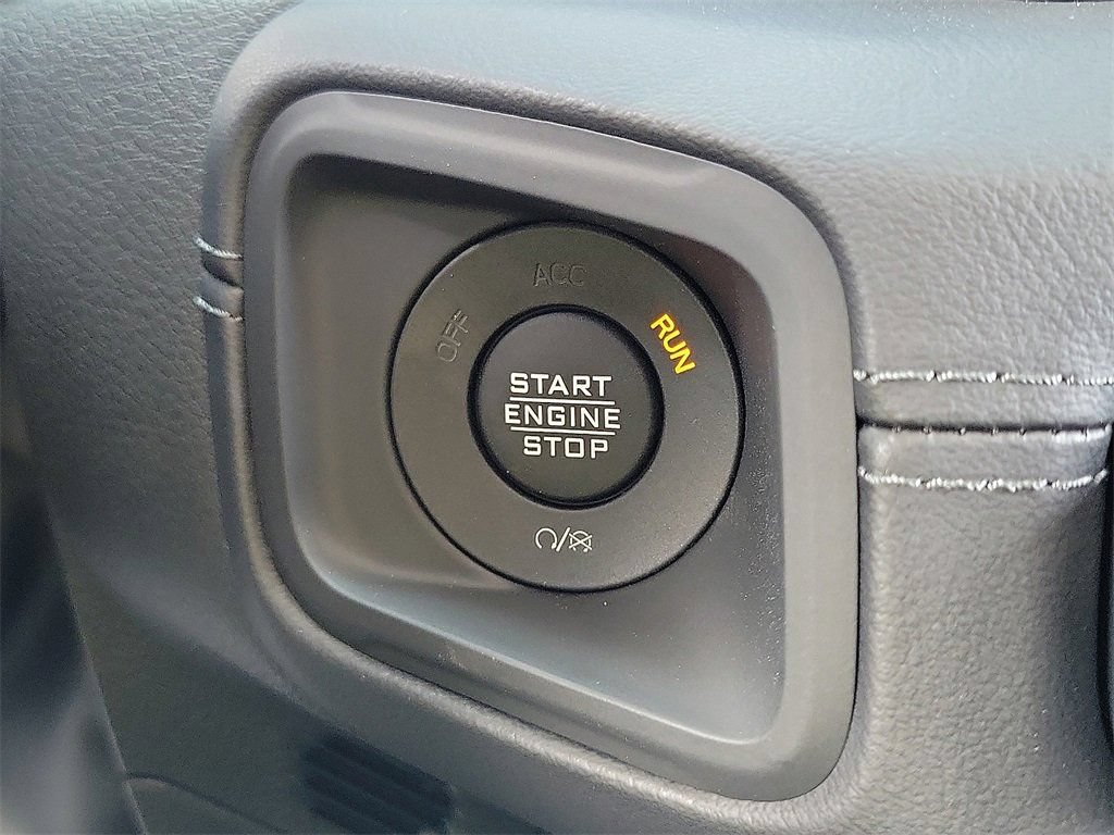 New 2025 Jeep Gladiator Mojave w/ Convenience Group AWD/4WD image 10
