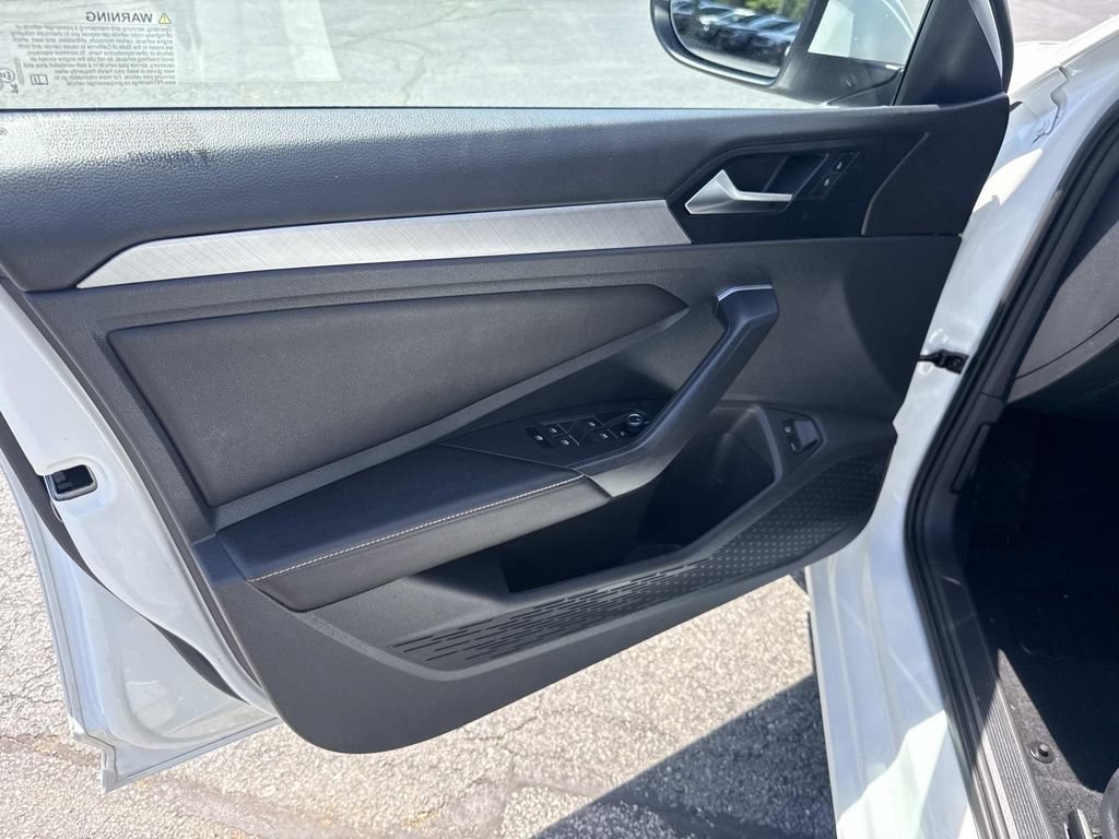 Used 2023 Volkswagen Jetta SE FWD image 17