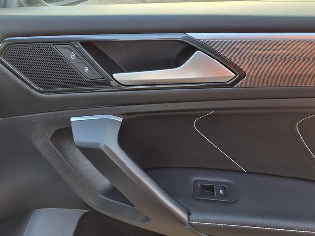 Used 2023 Volkswagen Tiguan SE R-Line image 93