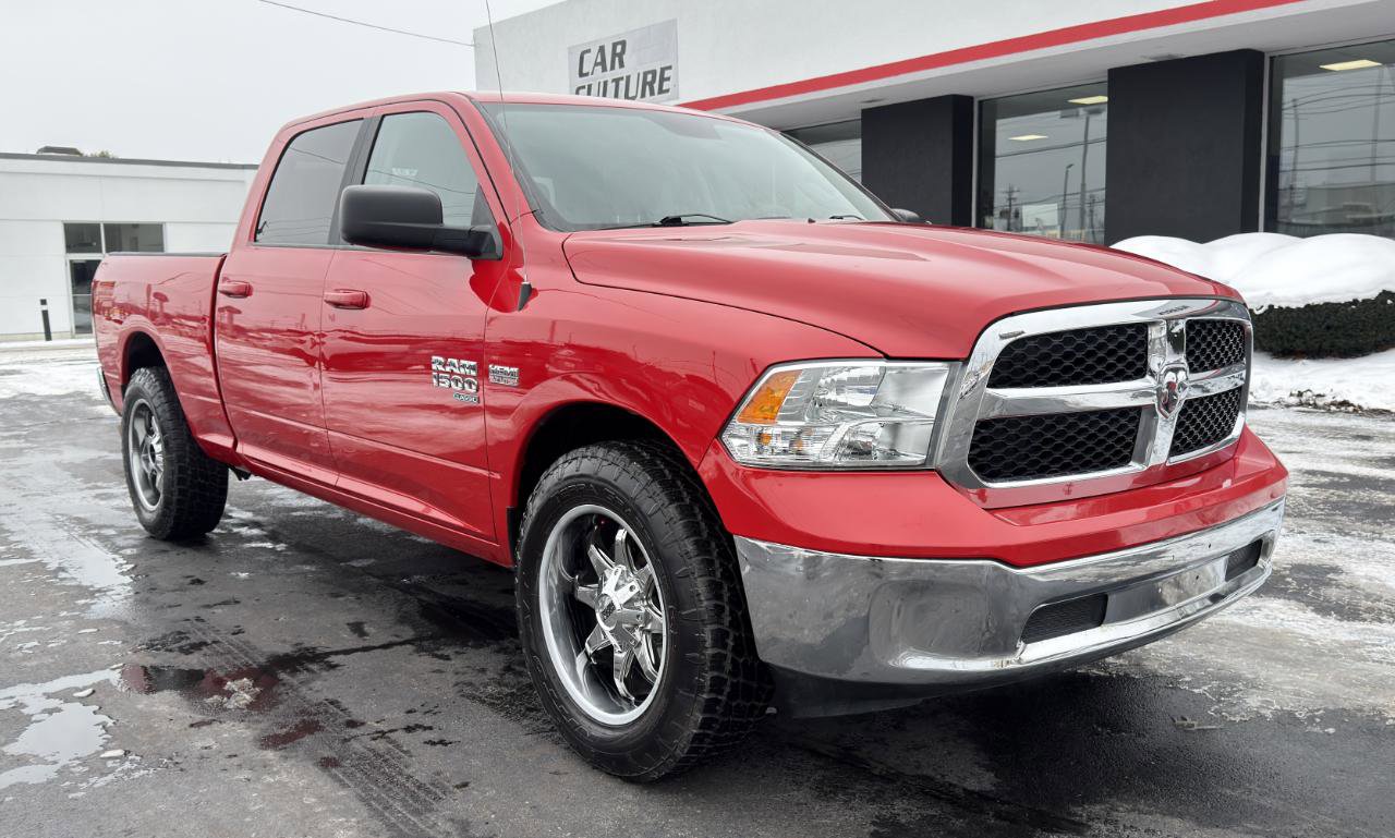 Used 2020 RAM 1500 Classic SLT image 3