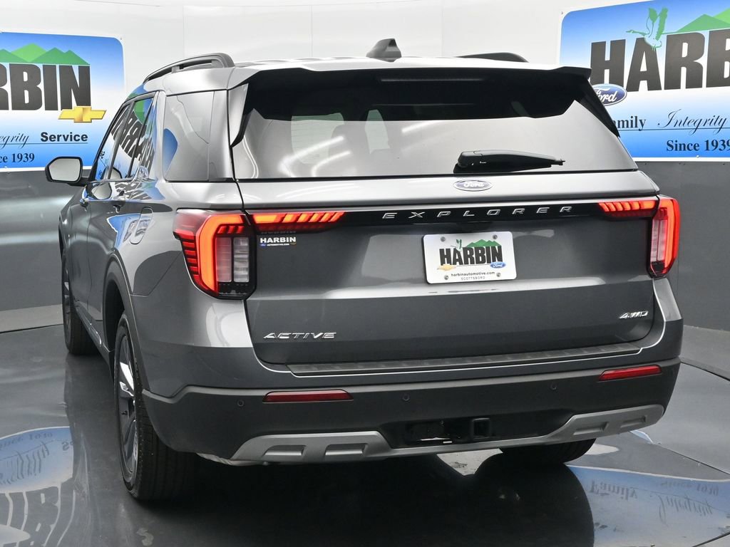 Used 2025 Ford Explorer Active w/ Active Comfort Package image 4