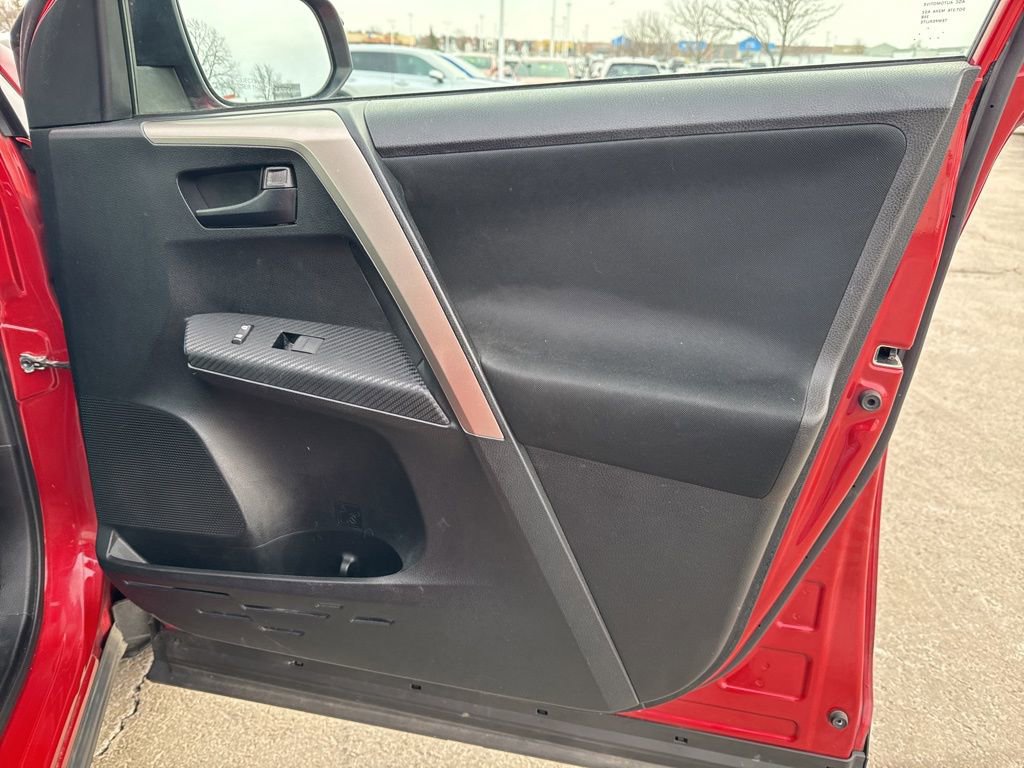 Used 2015 Toyota RAV4 LE image 36