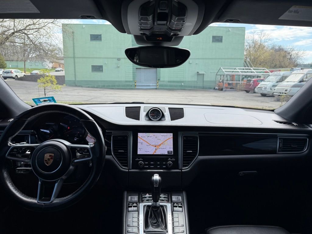 Used 2017 Porsche Macan GTS AWD/4WD image 25