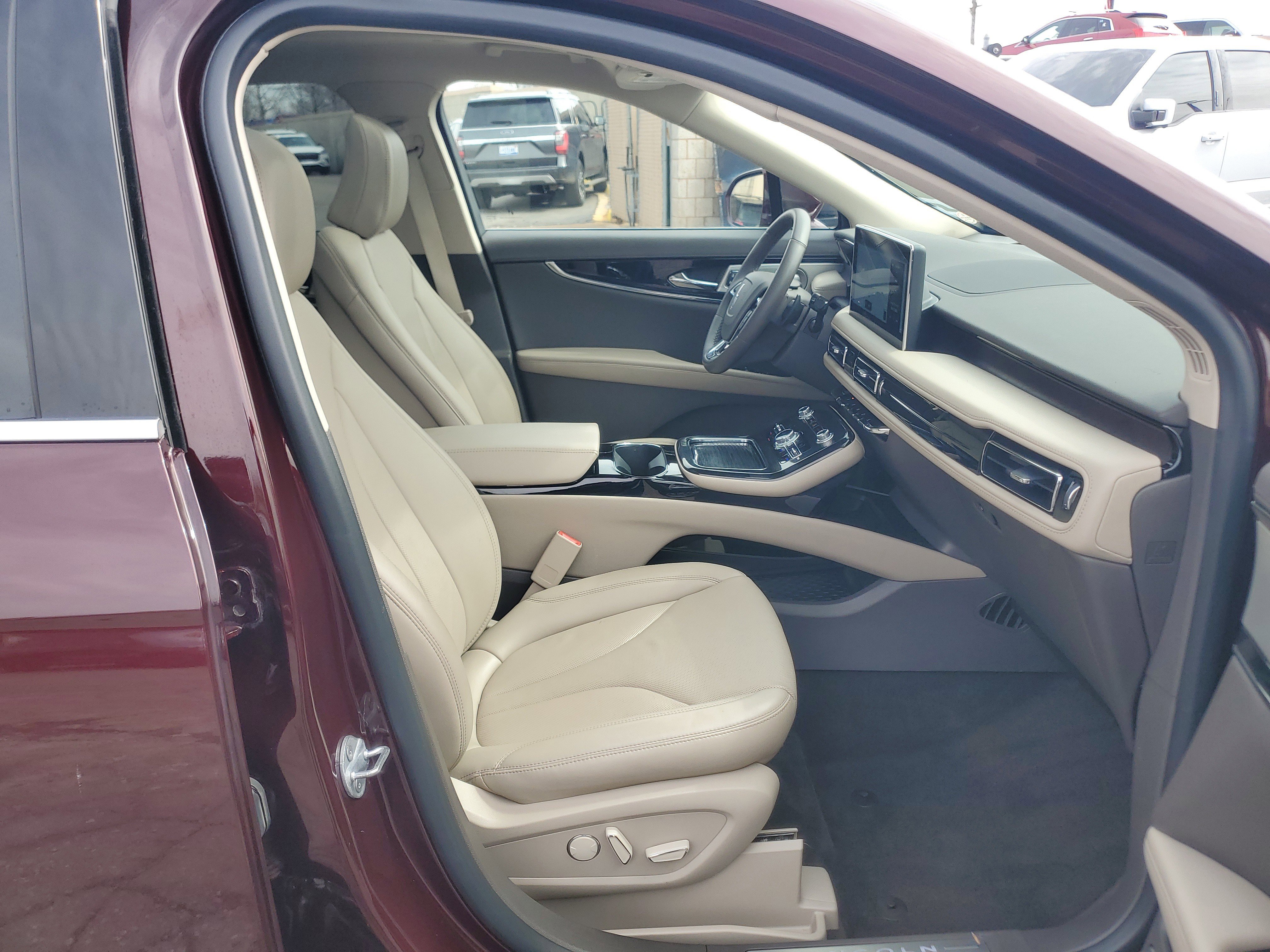 Certified 2023 Lincoln Nautilus Reserve w/ Equipment Group 202A AWD/4WD image 9