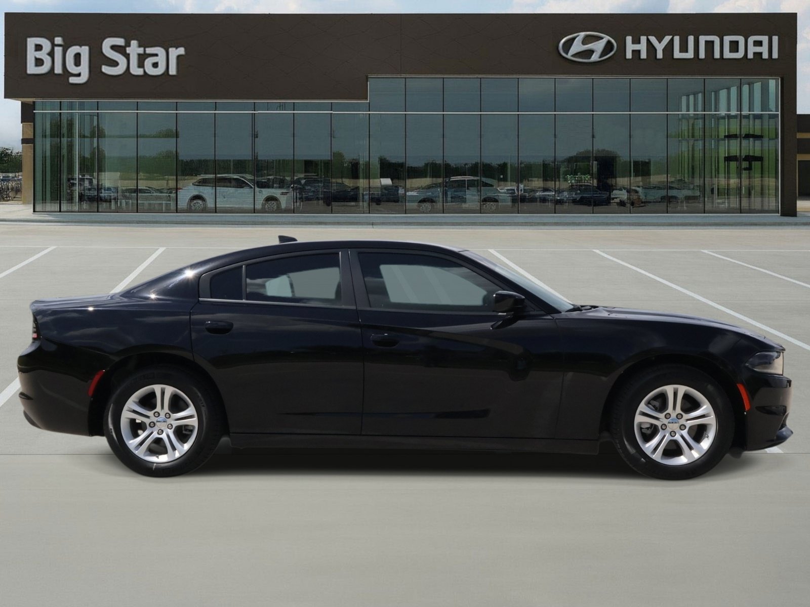 Used 2023 Dodge Charger SXT RWD image 5