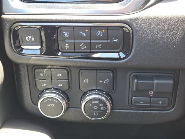 New 2026 GMC Yukon Elevation w/ Elevation Premium Package AWD/4WD image 14