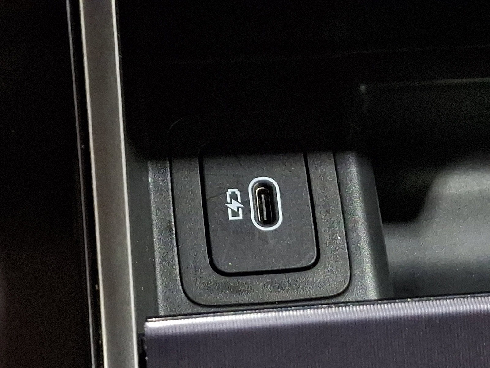 Certified 2026 Land Rover Range Rover Velar Dynamic SE image 24