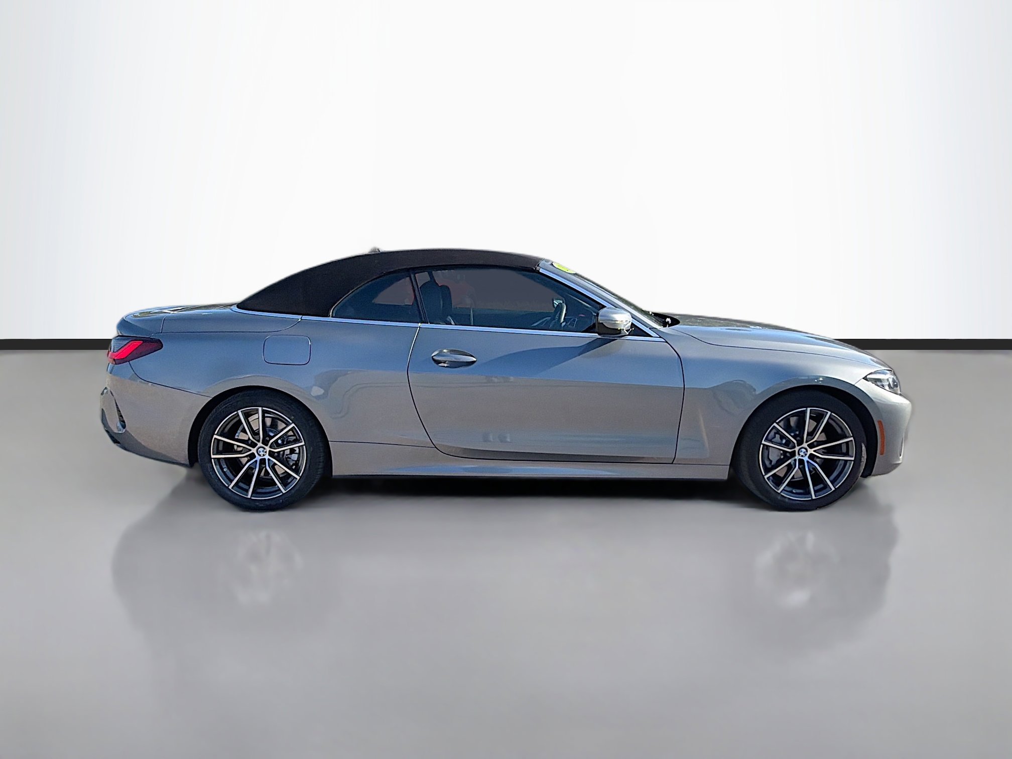 Used 2025 BMW 430i Convertible image 2