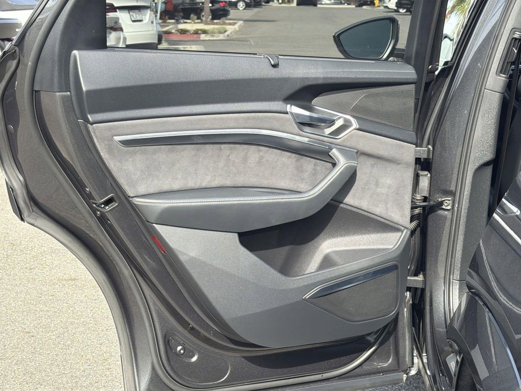 Used 2022 Audi e-tron S Prestige w/ Prestige Package image 26